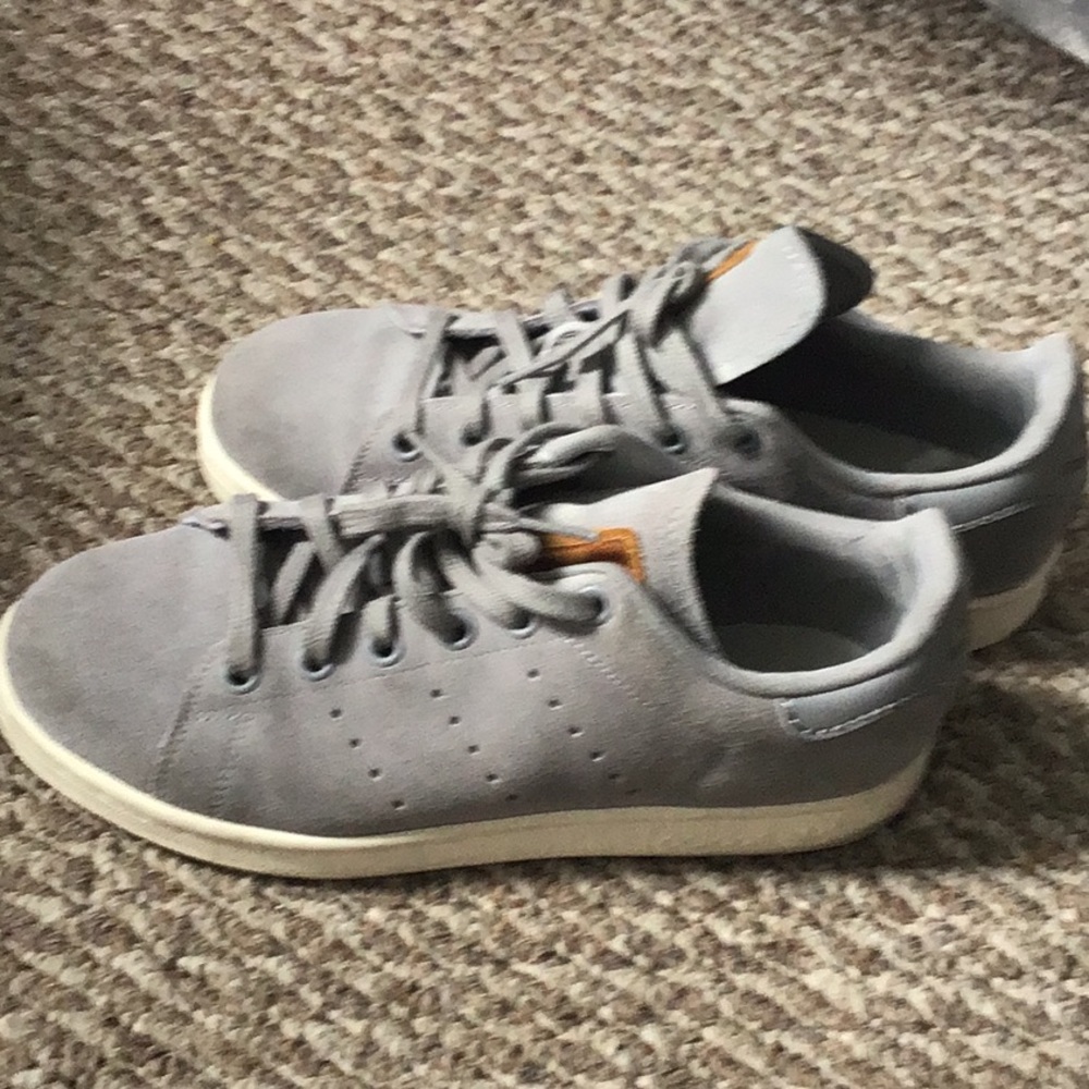 Grey Stan Smith’s